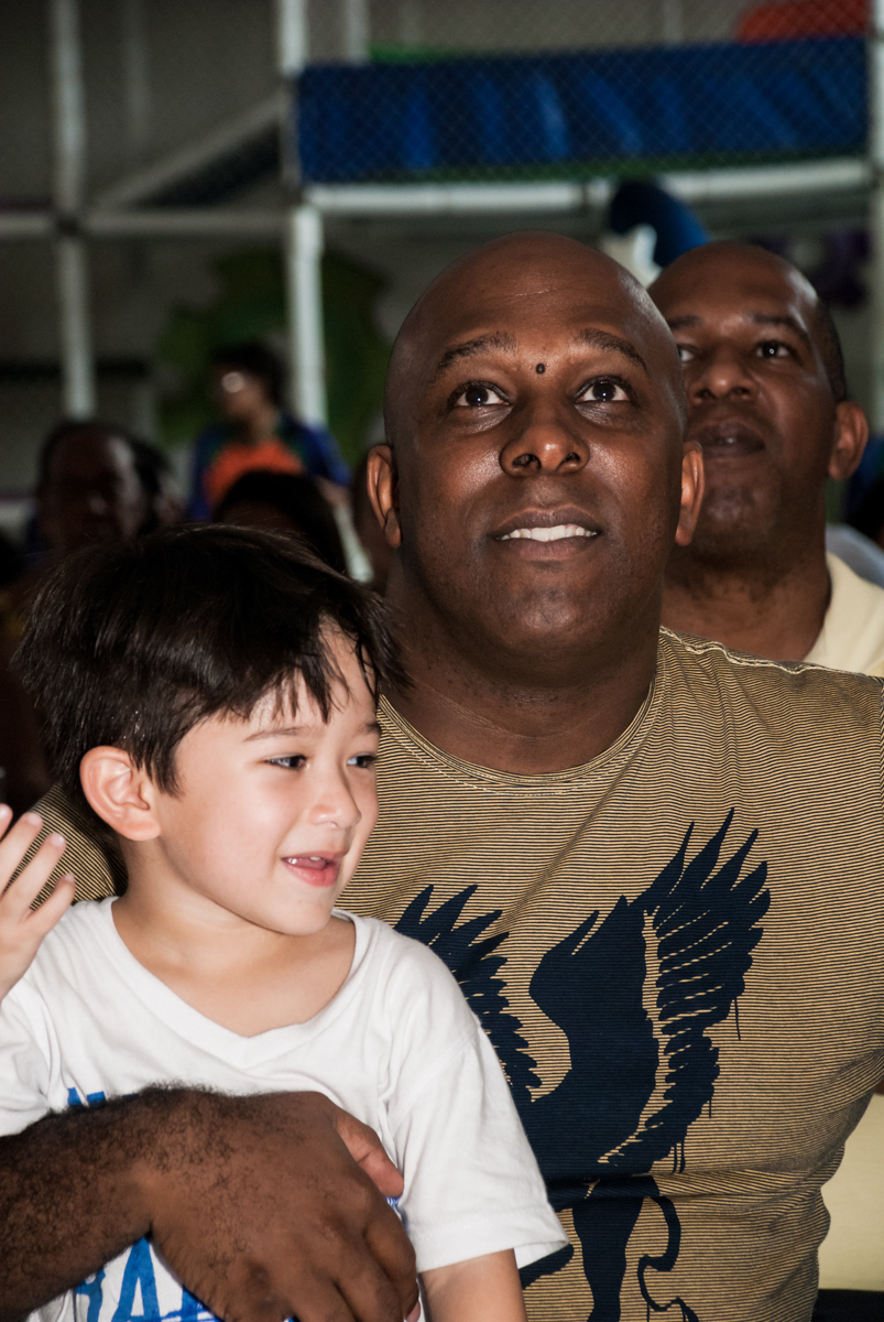 todos gostam da retrospectiva no Buffet Fábrica da Alegria Morumbi, São Paulo, aniversário de João Pedro 4 anos tema da festa Batman