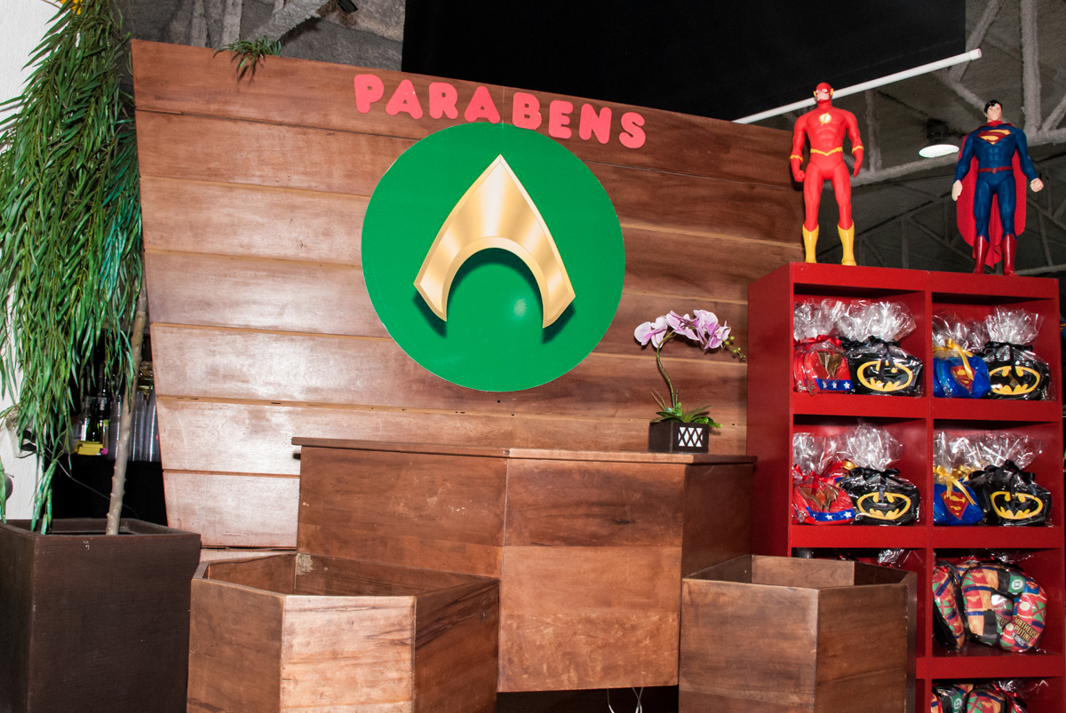 lembrança da festa para as crianças no Buffet Fábrica da Alegria, Osasco, São Paulo, aniversário de Matheus 9 anos tema da festa Super Heróis