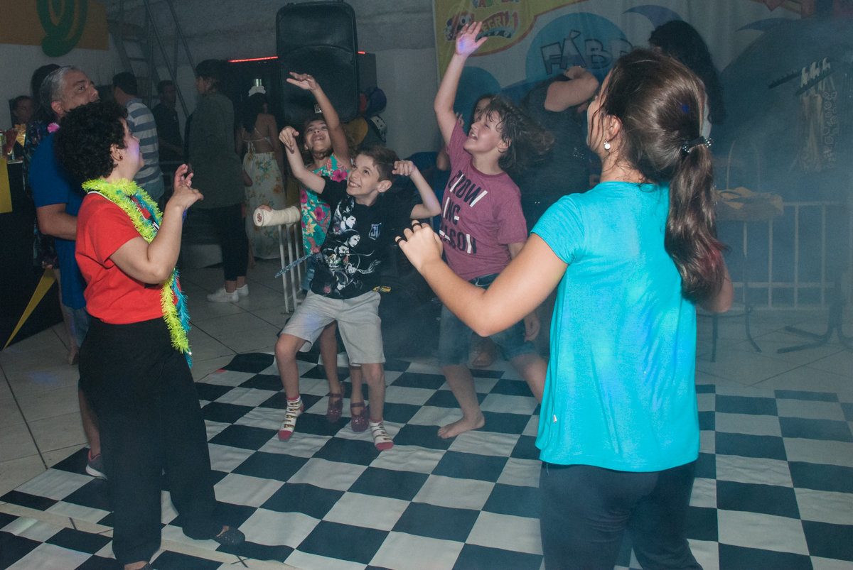 animação na balada no Buffet Fábrica da Alegria, Osasco, São Paulo, aniversário de Matheus 9 anos tema da festa Super Heróis