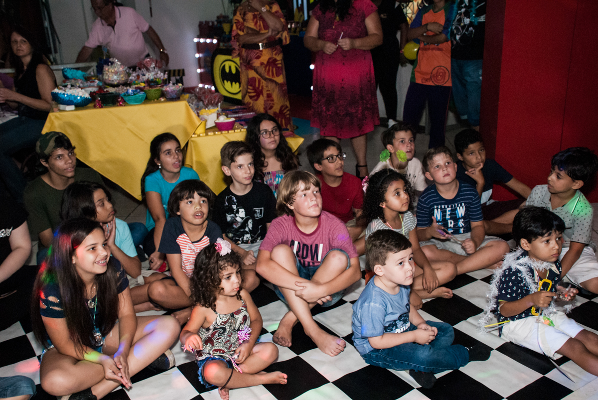 vai começar o show no Buffet Fábrica da Alegria, Osasco, São Paulo, aniversário de Matheus 9 anos tema da festa Super Heróis