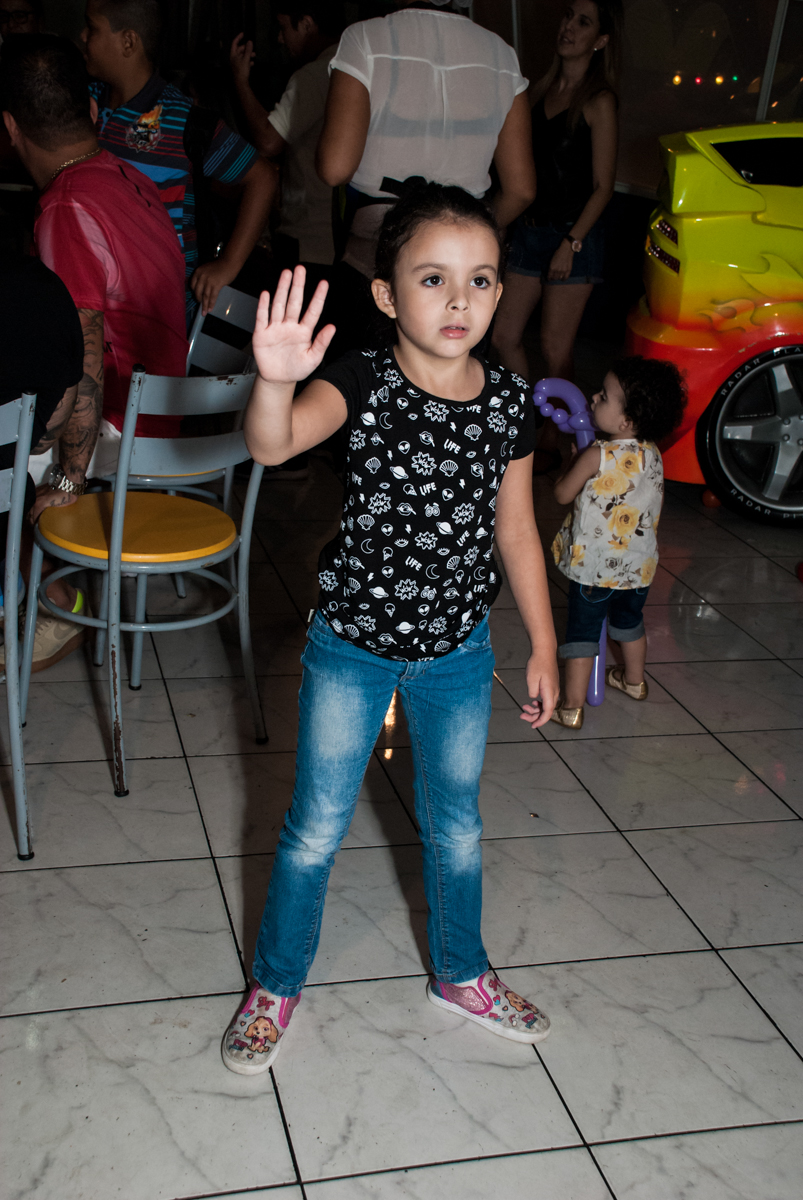 diversão no x box no Buffet infantil estrela park, são paulo, aniversario de arthur 4 anos tema da festa peter pan