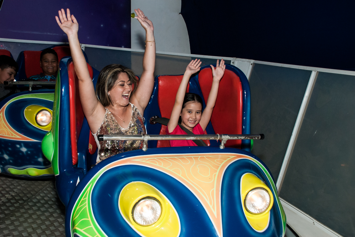 diverssão garantida no brinquedo jornada nas estrelas no Buffet infantil estrela park, são paulo, aniversario de arthur 4 anos tema da festa peter pan
