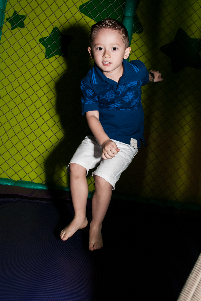 cama elástica divertida no Buffet infantil estrela park, são paulo, aniversario de arthur 4 anos tema da festa peter pan