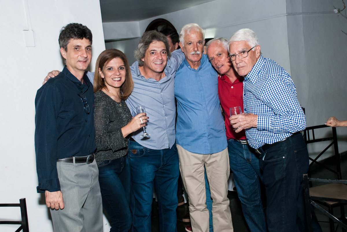 Os amigos com o aniversariante no Yumi Buffet, Osasco,São Paulo, aniversário de João 70 anos