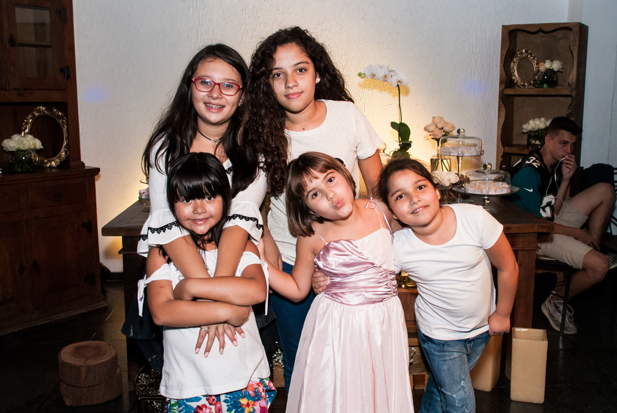 Os netos unidos na festa do avô no Yumi Buffet, Osasco,São Paulo, aniversário de João 70 anos