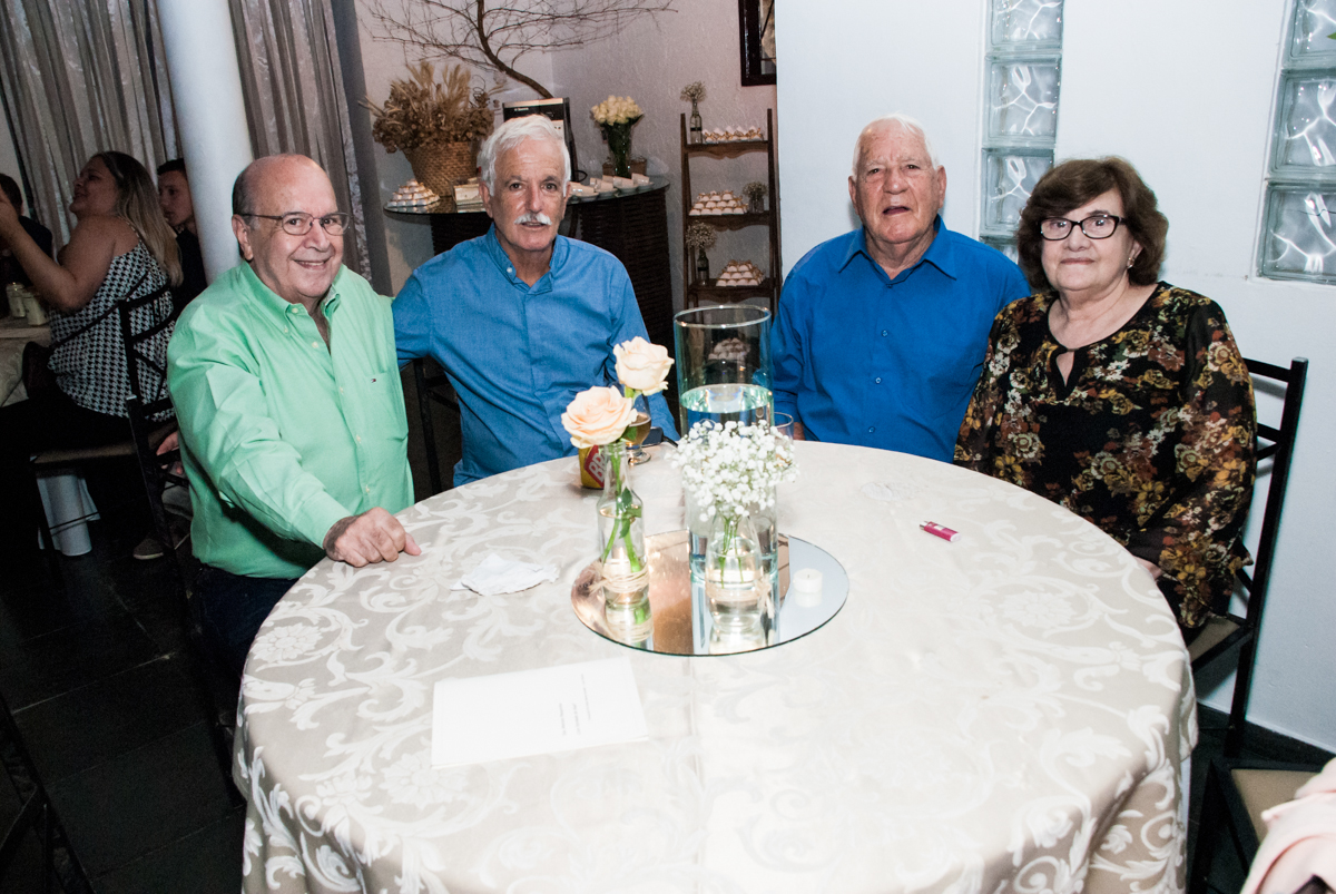 amigos queridos vem para a festa no Yumi Buffet, Osasco,São Paulo, aniversário de João 70 anos