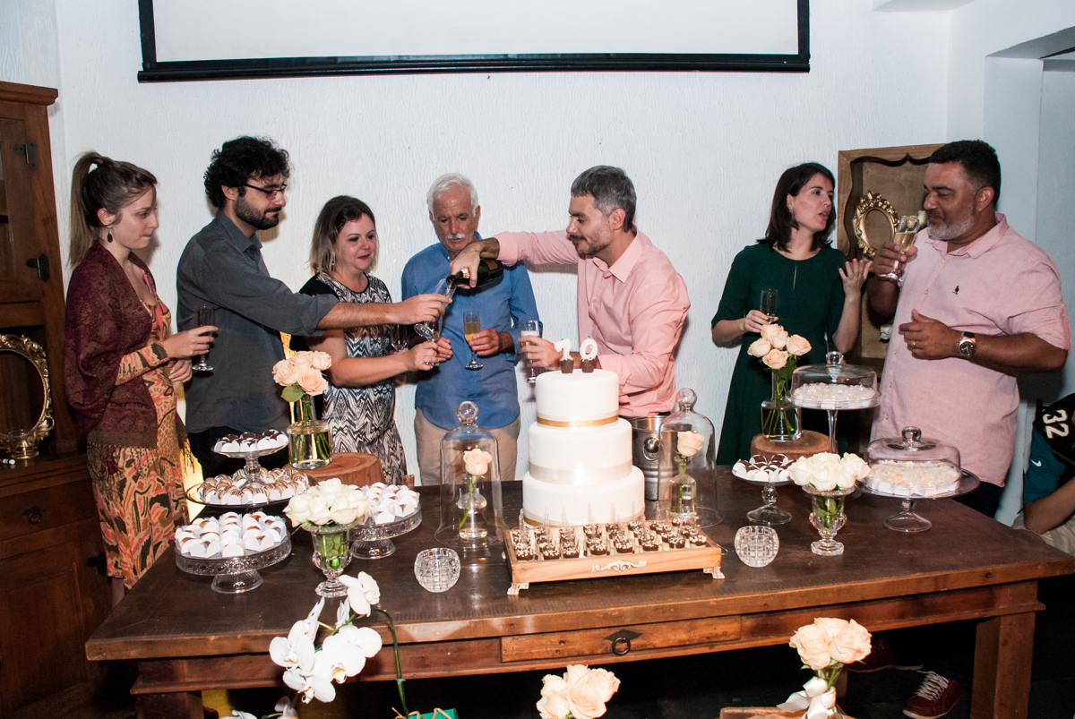 brindando o aniversariante no Yumi Buffet, Osasco,São Paulo, aniversário de João 70 anos
