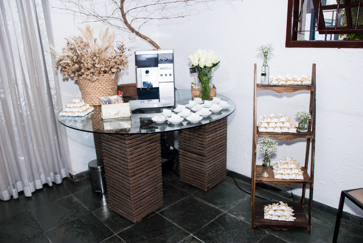 mesa da entrada do buffet no Yumi Buffet, Osasco,São Paulo, aniversário de João 70 anos