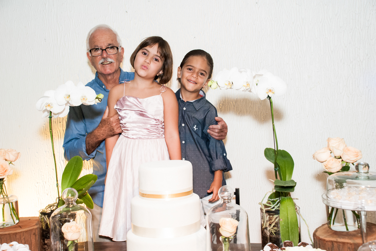 fotografia com os netos no Yumi Buffet, Osasco,São Paulo, aniversário de João 70 anos