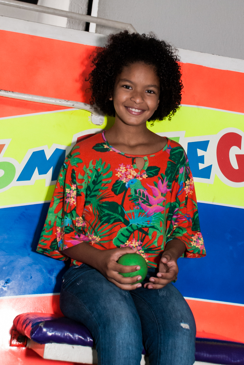 mais convidada brinca no tombo legal no Buffet Fábrica da Alegria Morumbi, anieversário de Ana Julia 3 anos, tema da festa Frozen