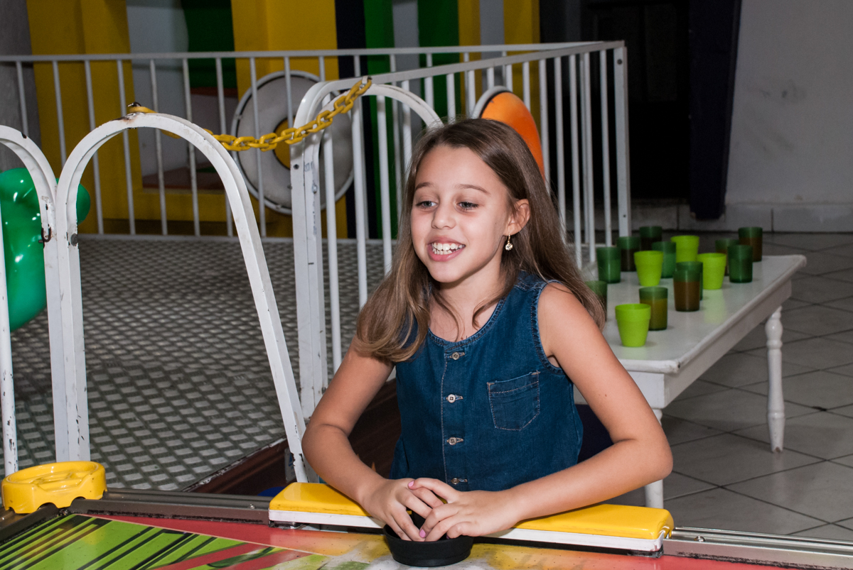 jogo de futebol de mesa no Buffet Fábrica da Alegria, Osasco, São Paulo, aniversario de Carlos Eduardo 7 e Davi Lucas 3 anos, tema da festa Os Vingadores