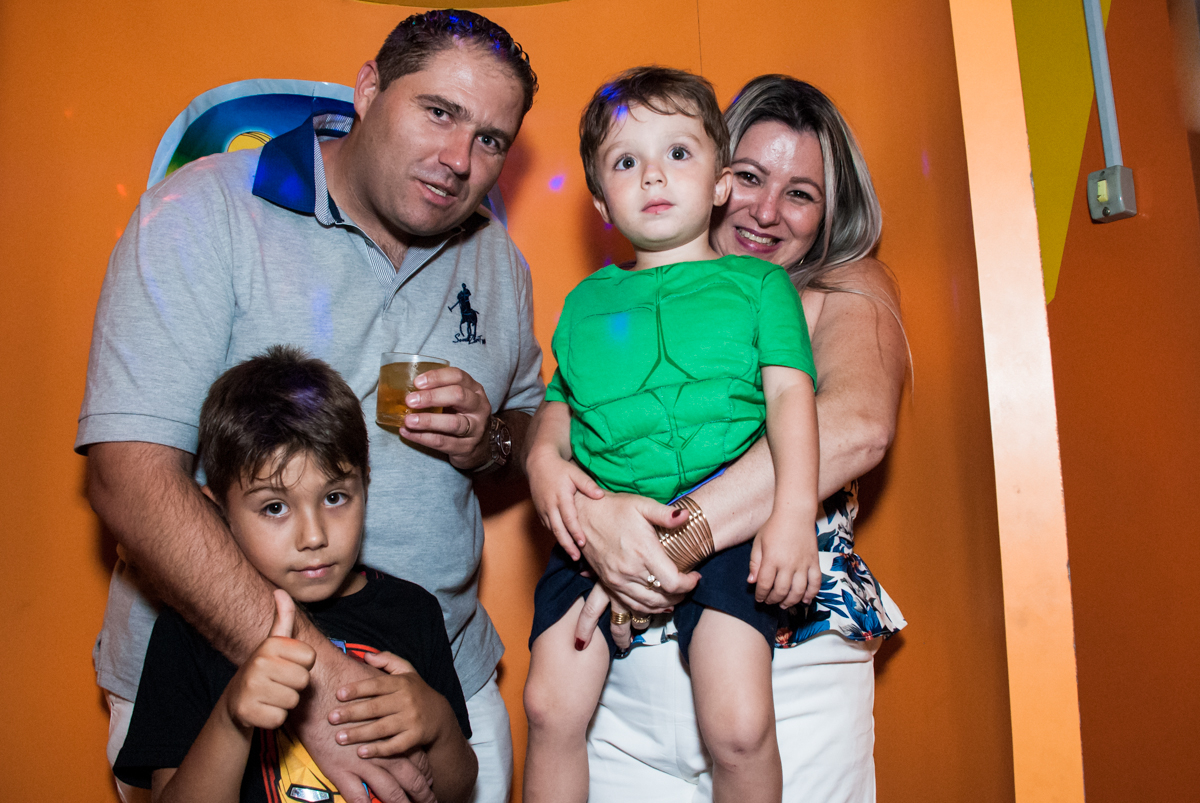 preparando para sair da máquina do parabéns no Buffet Fábrica da Alegria, Osasco, São Paulo, aniversario de Carlos Eduardo 7 e Davi Lucas 3 anos, tema da festa Os Vingadores