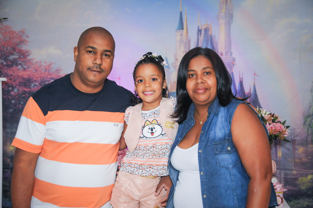 carinho dos avós no Buffet Fabrica da Alegria, Osasco, São Paulo, aniversário de Alanna 5 anos, tema da festa bonecas princesas