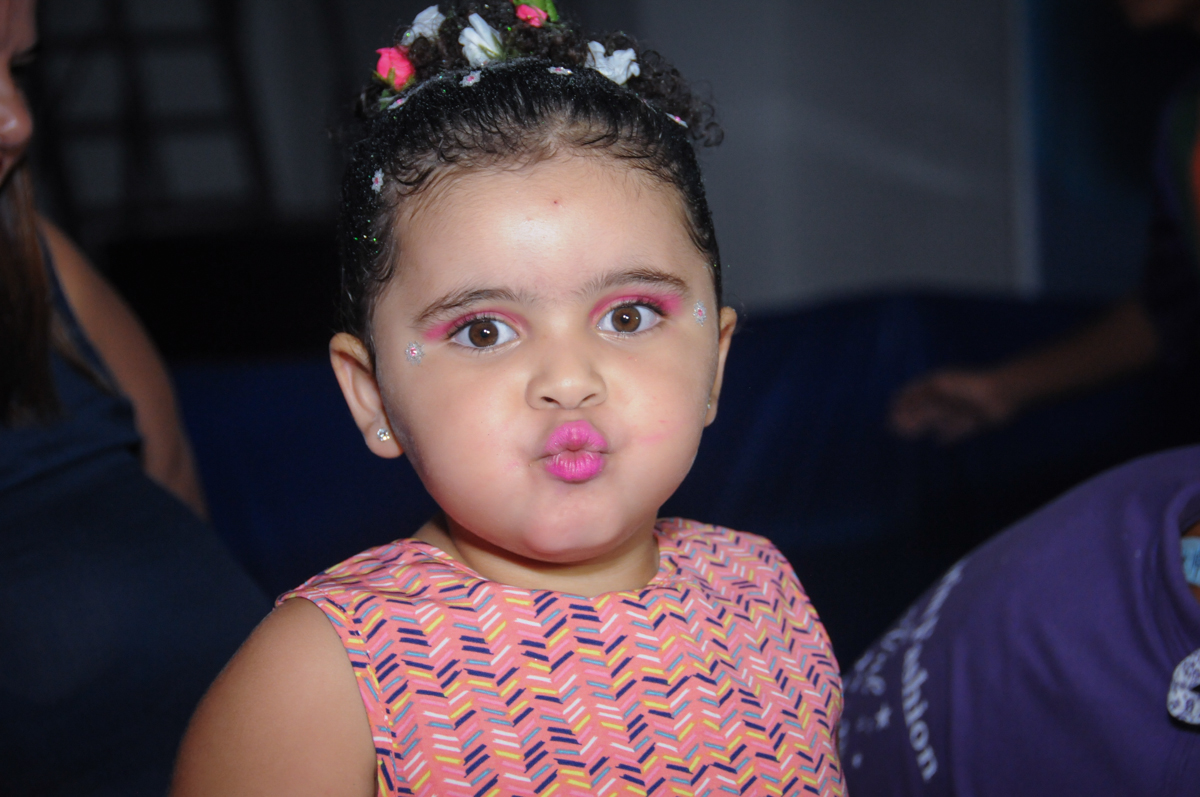 beijinho de biquinho no Buffet Fabrica da Alegria, Osasco, São Paulo, aniversário de Alanna 5 anos, tema da festa bonecas princesas