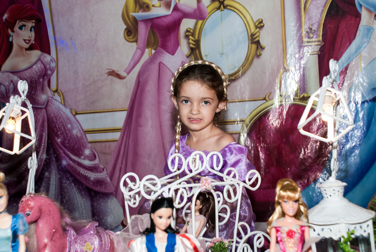 vestida de princesa para a foto no Buffet Alpha Prime, Alphaville, São Paulo aniversário de Gabriela 4 anos tema princesas