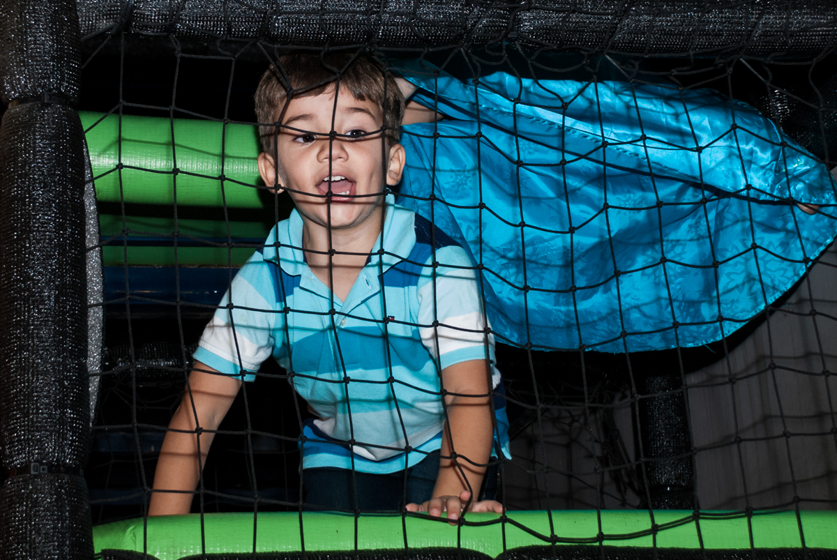 brincando no brinquedão no Buffet Alpha Prime, Alphaville, São Paulo aniversário de Gabriela 4 anos tema princesas