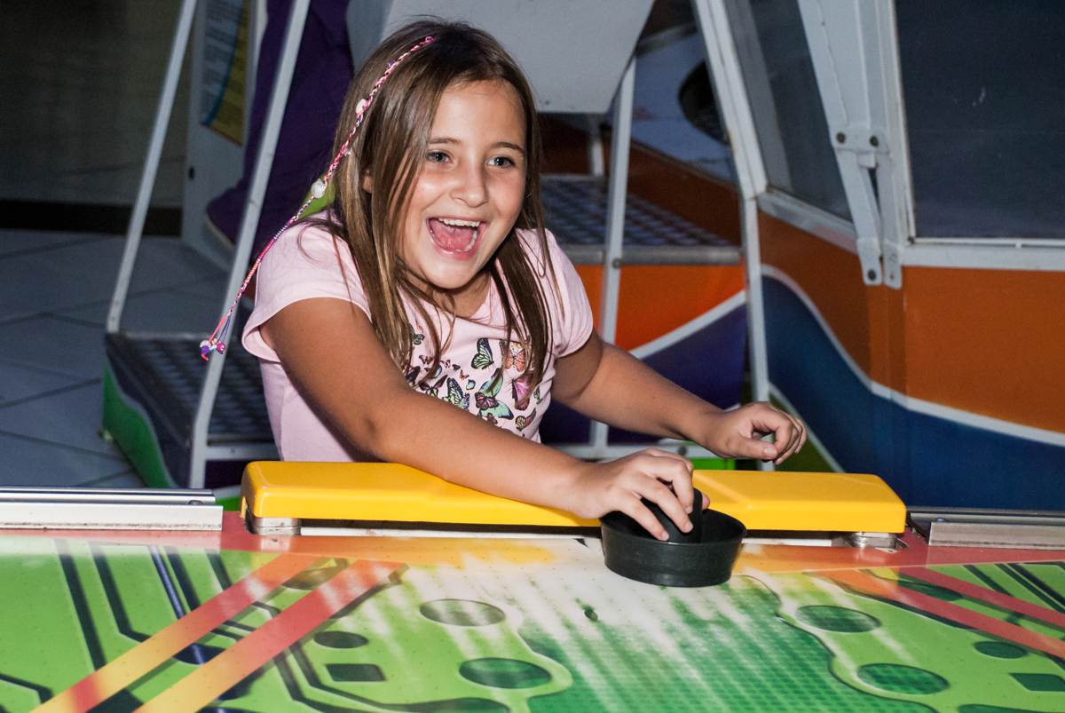 comemorando gol no Buffet Fábrica da Alegria, Morumbi, São Paulo, aniversário de Beatriz e Miguel 8 anos, tema da festa Unicórnio e Futebol
