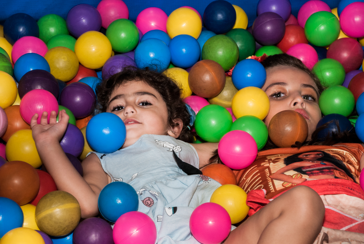 curtindo a piscina de bolinhas no Buffet Mundo da Lua Butantã, São Paulo, aniversaário de Maria Eduarda 7 anos, Buffet Mundo da Lua, Butantã, São Paulo
