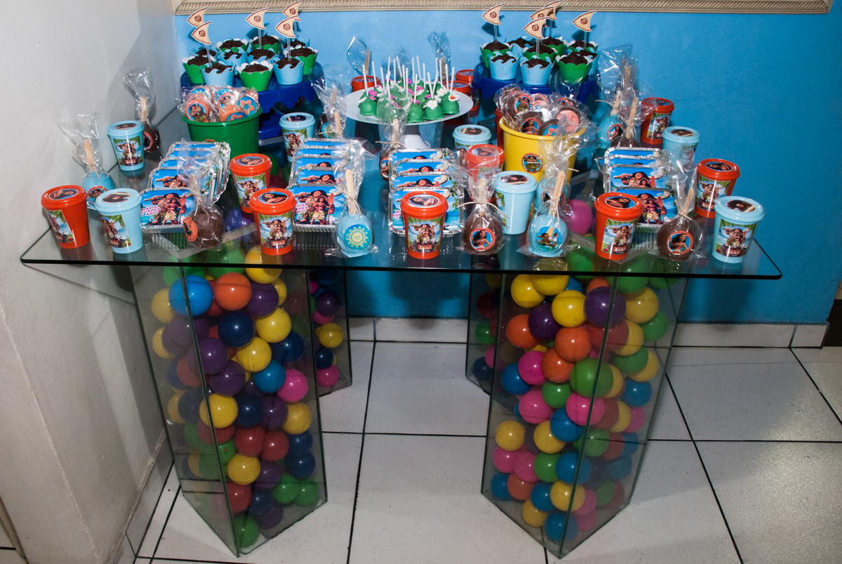 mesa de guloseimas no Buffet Mundo da Lua Butantã, São Paulo, aniversaário de Maria Eduarda 7 anos, Buffet Mundo da Lua, Butantã, São Paulo