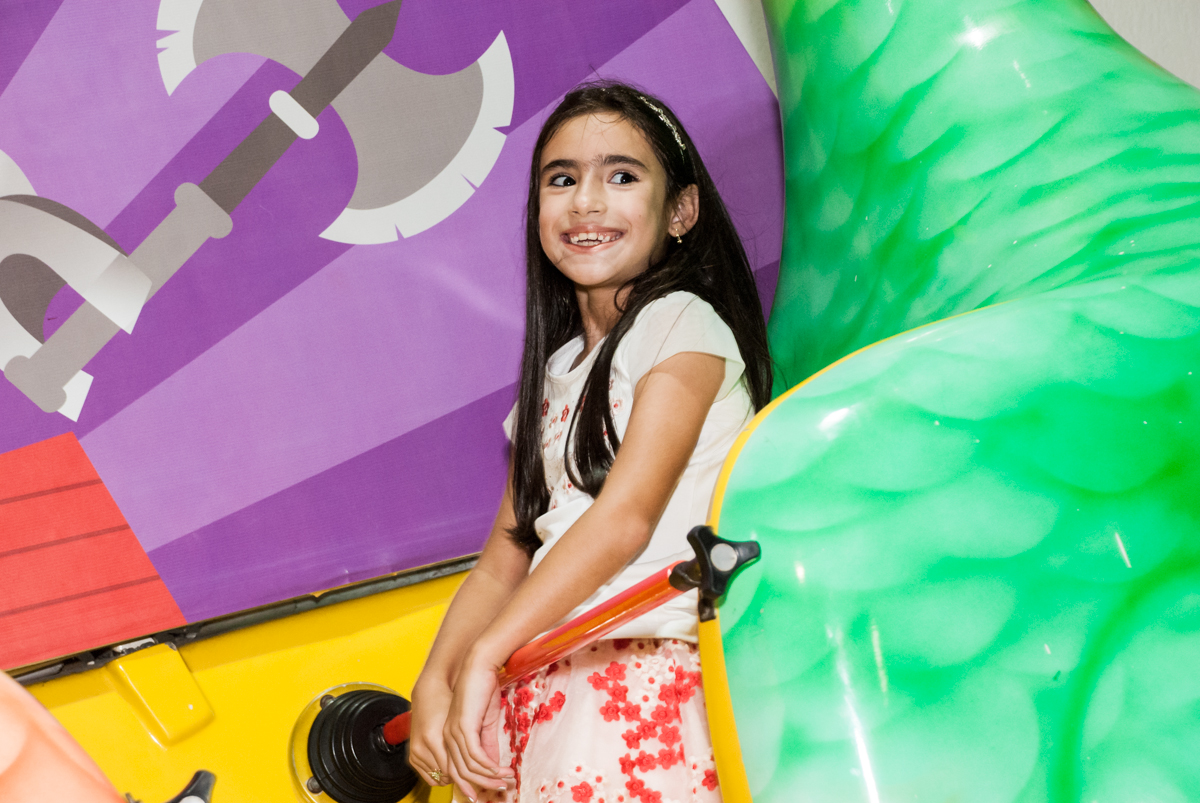 diversão no barco vick no Buffet Fábrica da Alegria, Osasco, São Paulo, aniversário de Bianca 8 anos tema da festa Moana