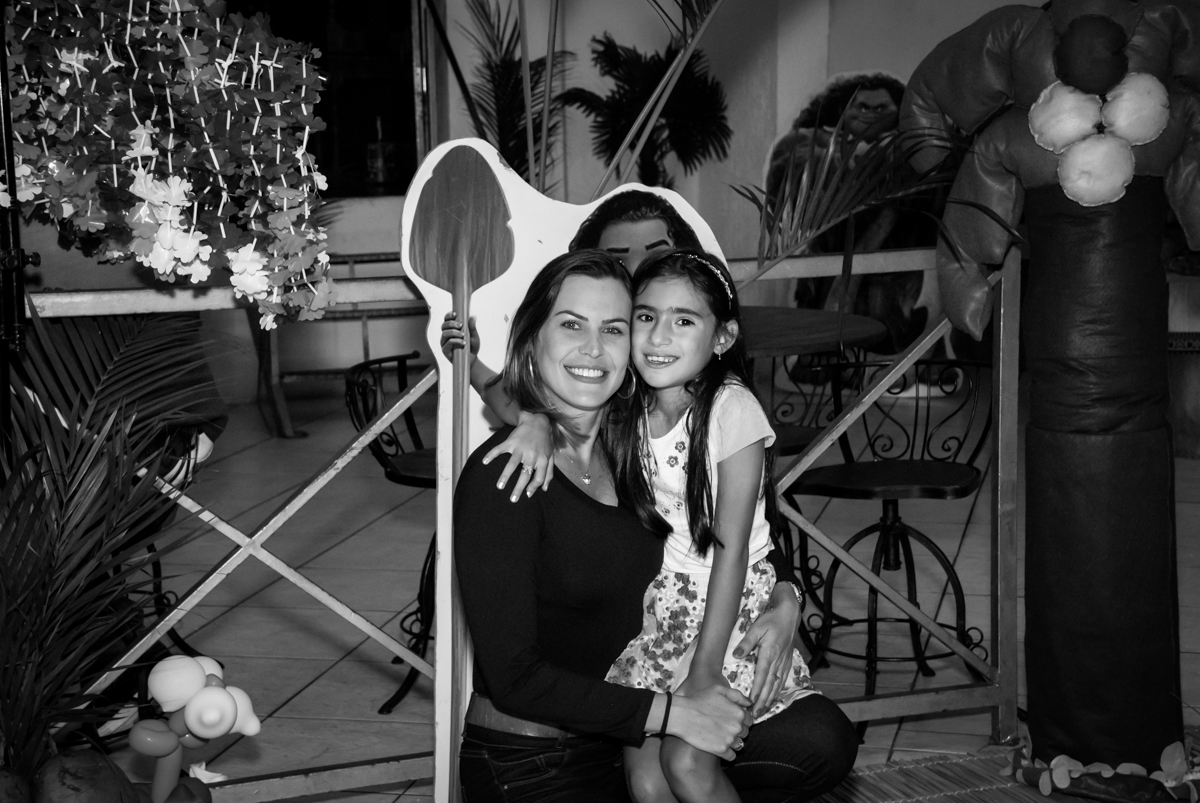 com a tia muita diversão no Buffet Fábrica da Alegria, Osasco, São Paulo, aniversário de Bianca 8 anos tema da festa Moana