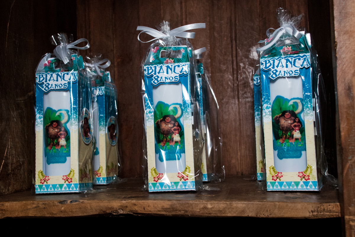 lembranças para as crianças no Buffet Fábrica da Alegria, Osasco, São Paulo, aniversário de Bianca 8 anos tema da festa Moana