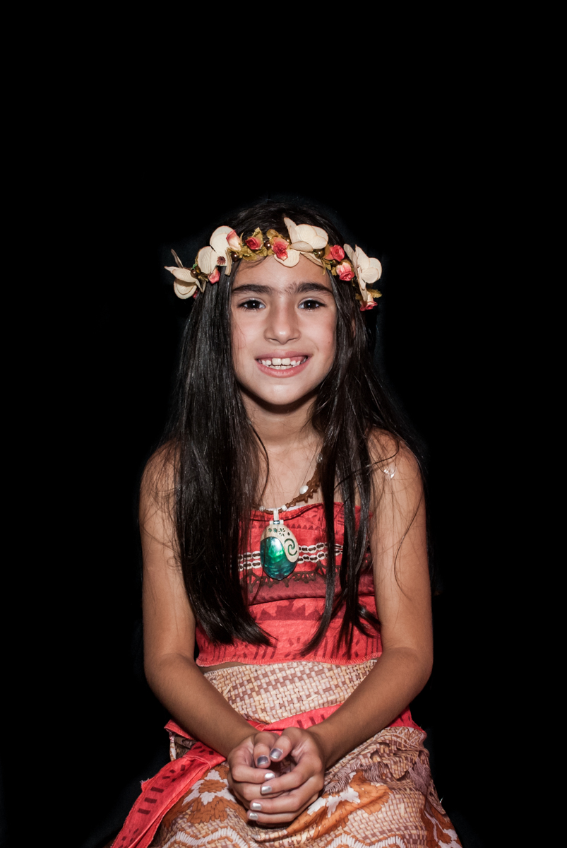 vestida de moana para o parabéns no Buffet Fábrica da Alegria, Osasco, São Paulo, aniversário de Bianca 8 anos tema da festa Moana