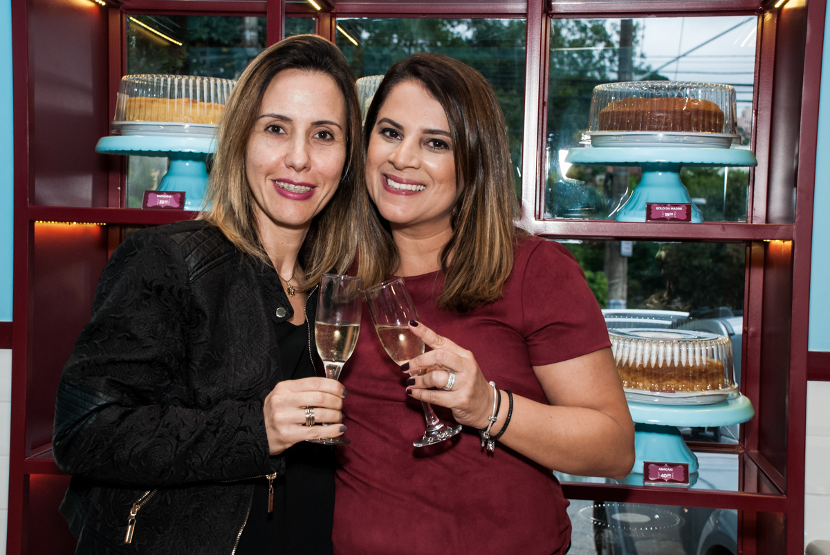 comemorando abertura da franquia de bolos na Casa de Bolo, Bolo da Madre, Portal do Morumbi, São Paulo