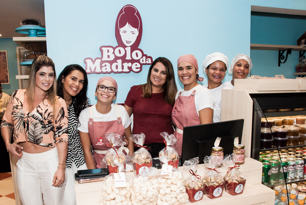 foto com a dona e funcionários no Casa de Bolo, Bolo da Madre, Portal do Morumbi, São Paulo