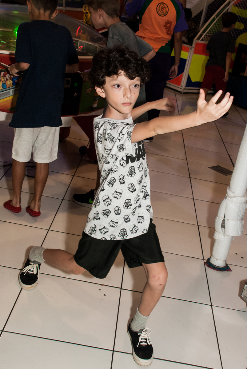 x box animado no Buffet Fábrica da Alegria, Morumbi, São Paulo, aniversário de Felipe 8 Fernanda 5 tema da fersta Star wars