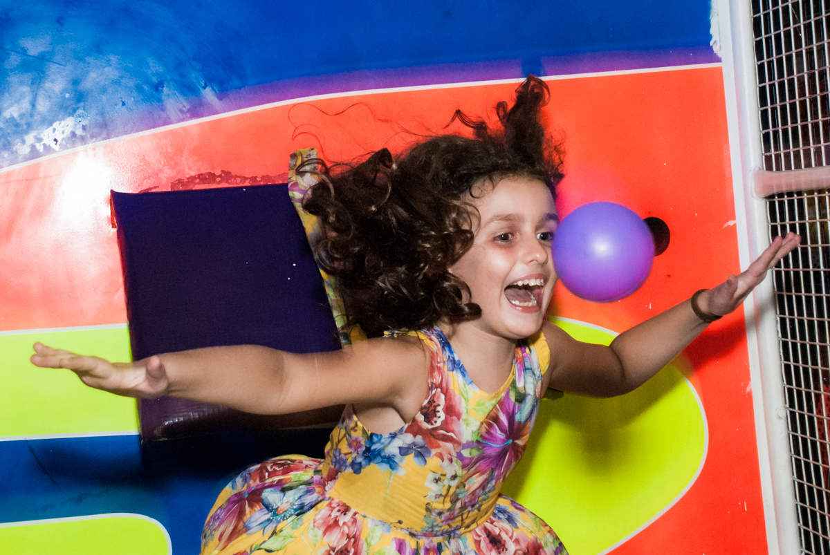 caindo no tombo legal no Buffet Fábrica da Alegria, Morumbi, São Paulo, aniversário de Felipe 8 Fernanda 5 tema da fersta Star wars