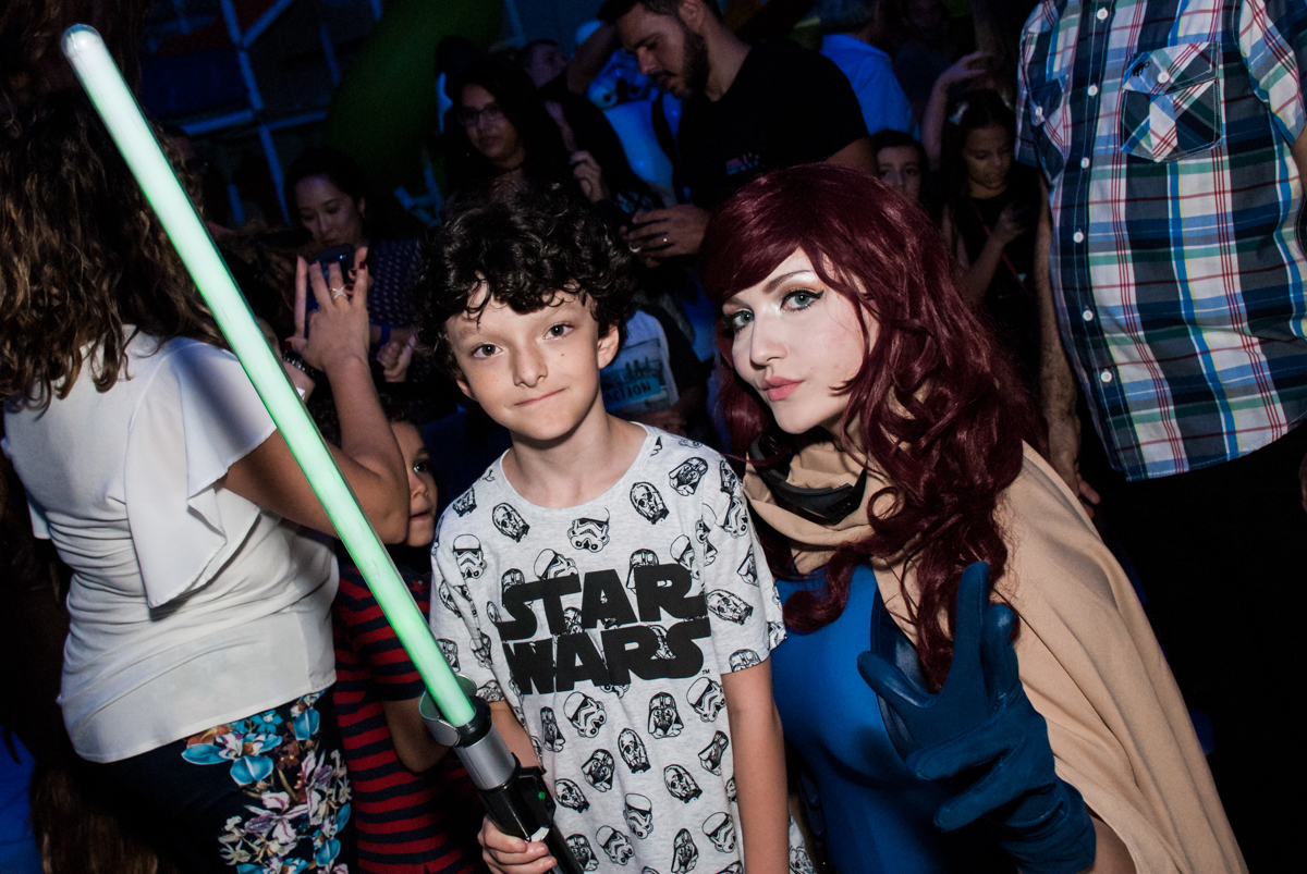 brincadeiras com os personagens no Buffet Fábrica da Alegria, Morumbi, São Paulo, aniversário de Felipe 8 Fernanda 5 tema da fersta Star wars