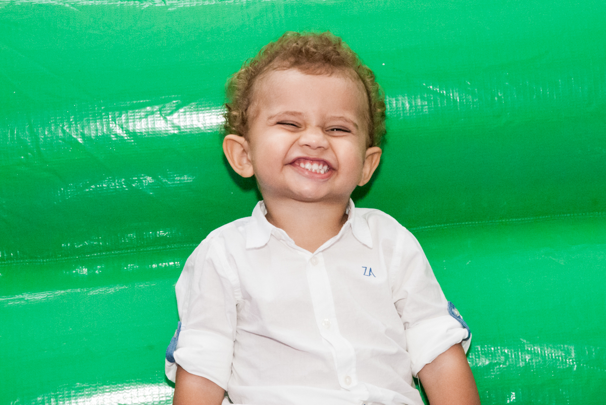 fazendo careta para a foto no Condominio, Morumbi, São Paulo, tema da festa super wings