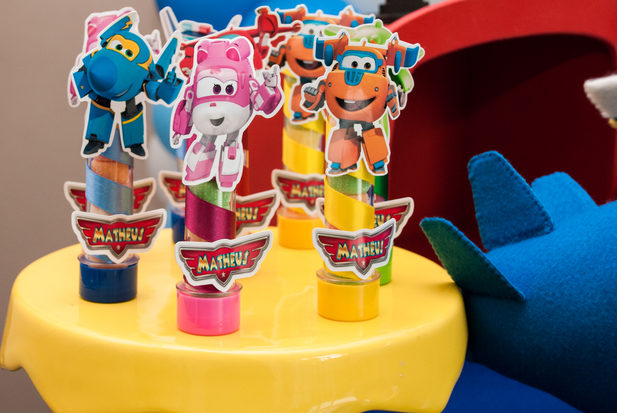 personagens da mesa no Condominio, Morumbi, São Paulo, tema da festa super wings