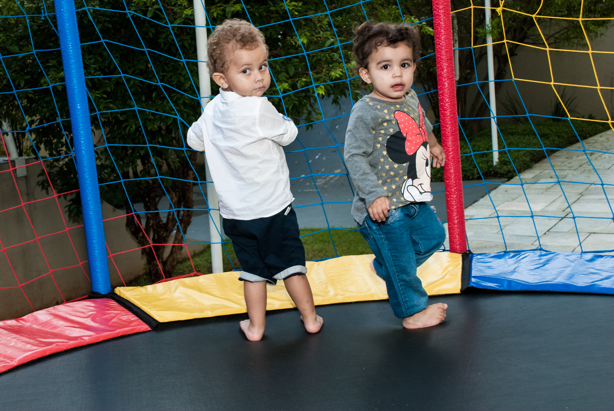 bagunça na cama elástica no Condominio, Morumbi, São Paulo, tema da festa super wings