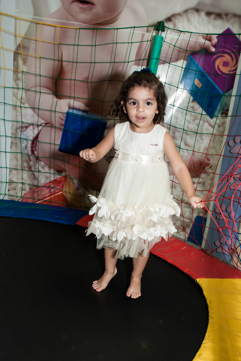 pula pula divertido no Buffet Planeta Kids, niversario Larissa 3 anos, tema da festa Branca de Neve