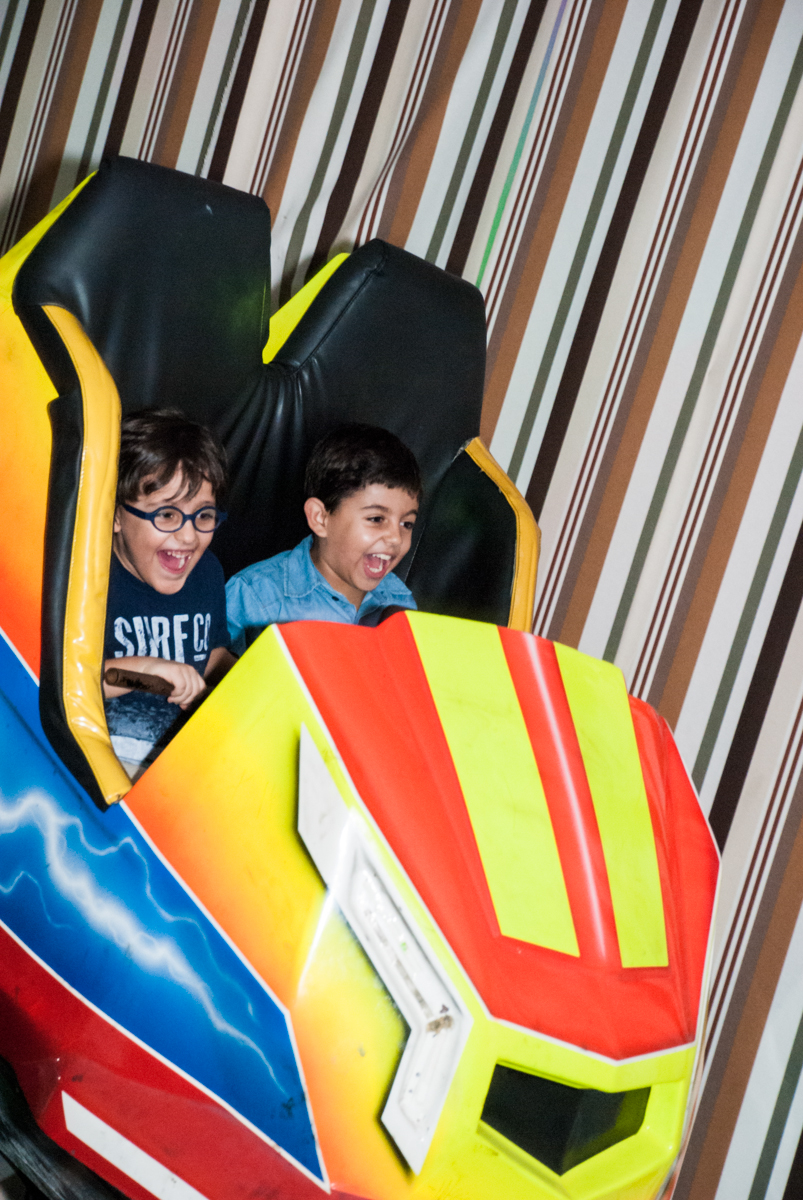 montanha russa radical no Buffet Planeta Kids, niversario Larissa 3 anos, tema da festa Branca de Neve