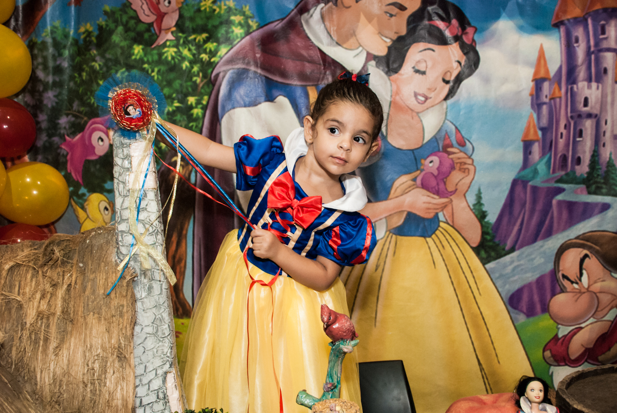 final da festa no Buffet Planeta Kids, niversario Larissa 3 anos, tema da festa Branca de Neve