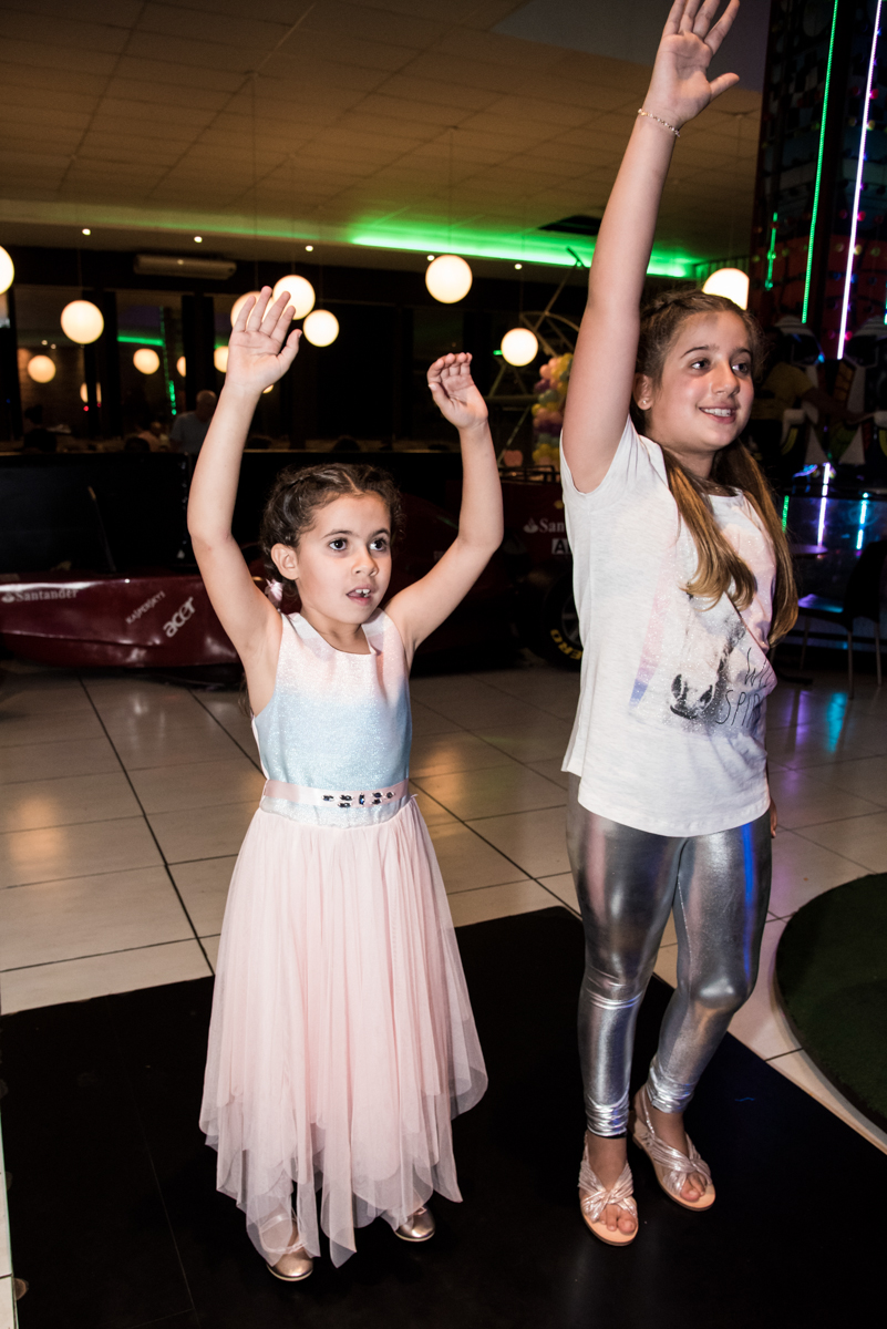 curtição no x box no Buffet Planeta Kids, Lapa, São Paulo, aniversario de Sarah 8 anos, tema da festa Unicórnio