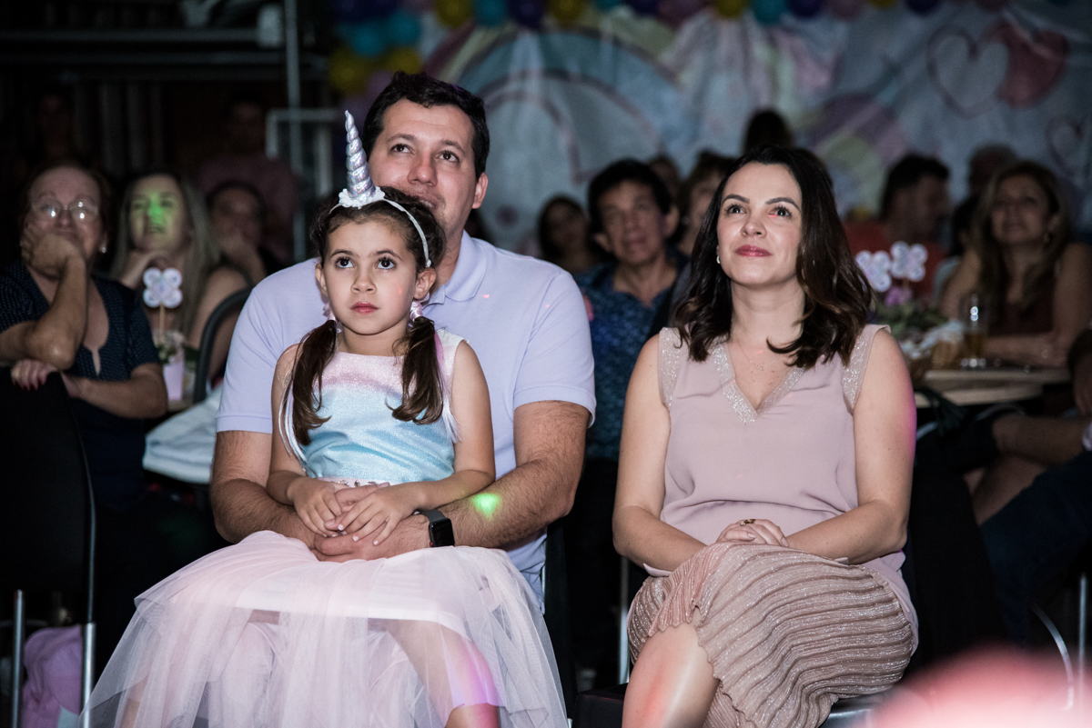 hora da retrospectiva no Buffet Planeta Kids, Lapa, São Paulo, aniversario de Sarah 8 anos, tema da festa Unicórnio