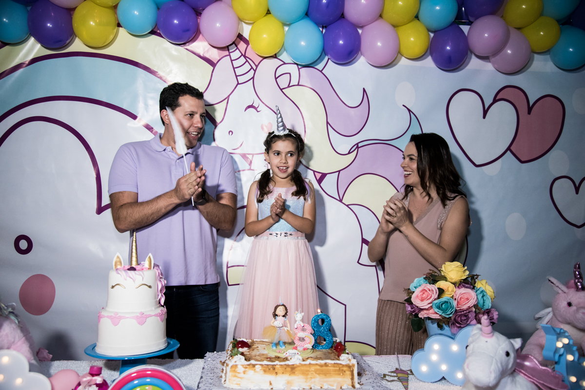 hora do parabéns no Buffet Planeta Kids, Lapa, São Paulo, aniversario de Sarah 8 anos, tema da festa Unicórnio
