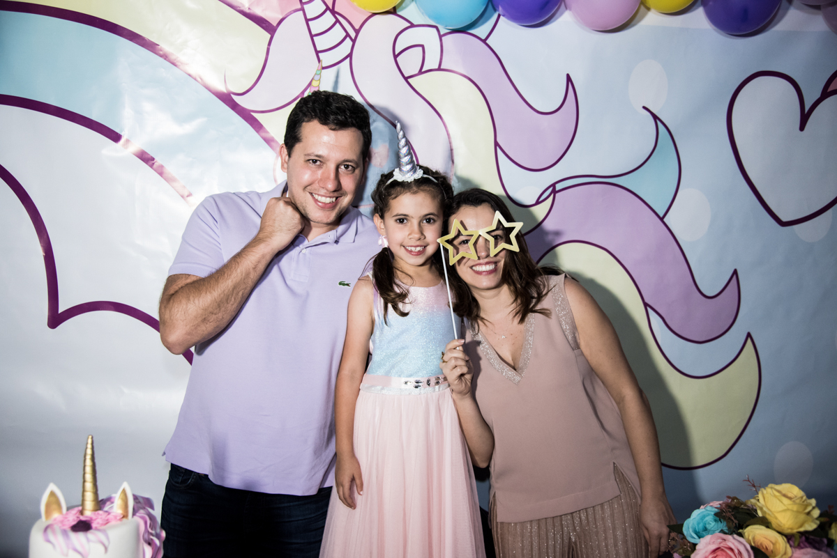 foto da família no Buffet Planeta Kids, Lapa, São Paulo, aniversario de Sarah 8 anos, tema da festa Unicórnio