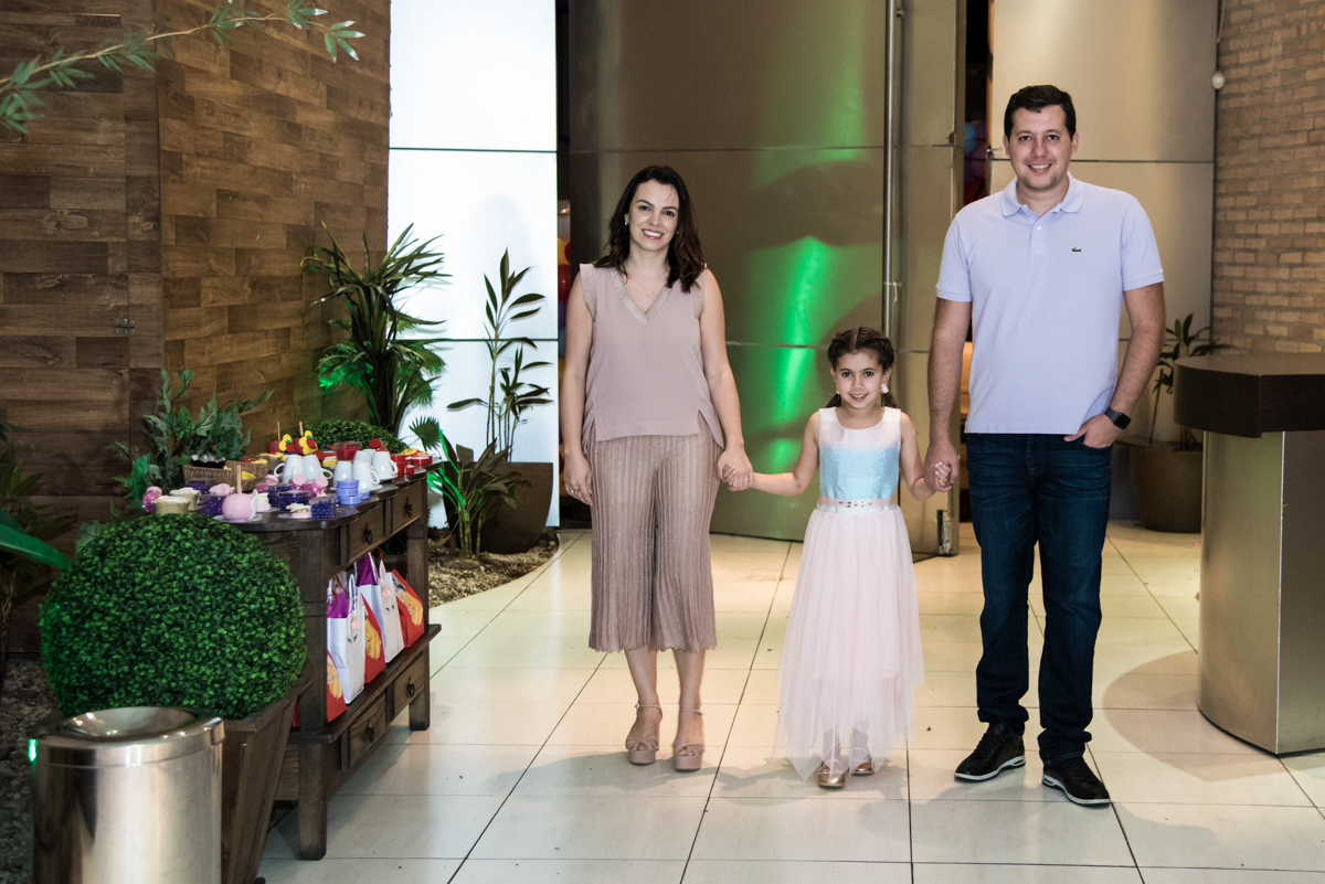 entrada da família no Buffet Planeta Kids, Lapa, São Paulo, aniversario de Sarah 8 anos, tema da festa Unicórnio
