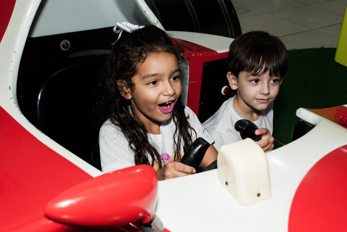 vídeo game divertido no Buffet Mega Boom, Santana, São Paulo, aniversário Théo 4 anos tema da festa Patrulha Canina