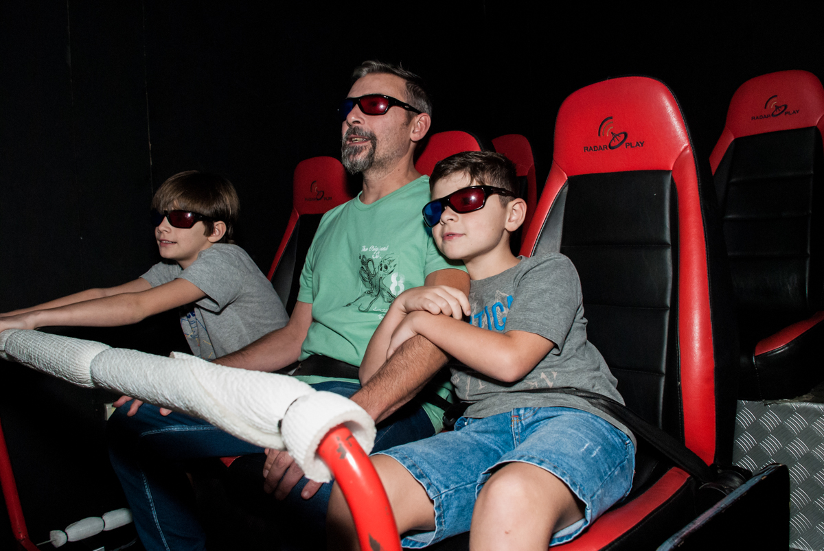 sala de cinema 3 D no Buffet Mega Boom, Santana, São Paulo, aniversário Théo 4 anos tema da festa Patrulha Canina