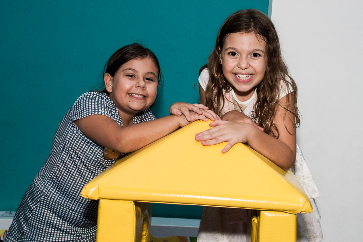 posando para a foto no Buffet Mega Boom, Santana, São Paulo, aniversário Théo 4 anos tema da festa Patrulha Canina