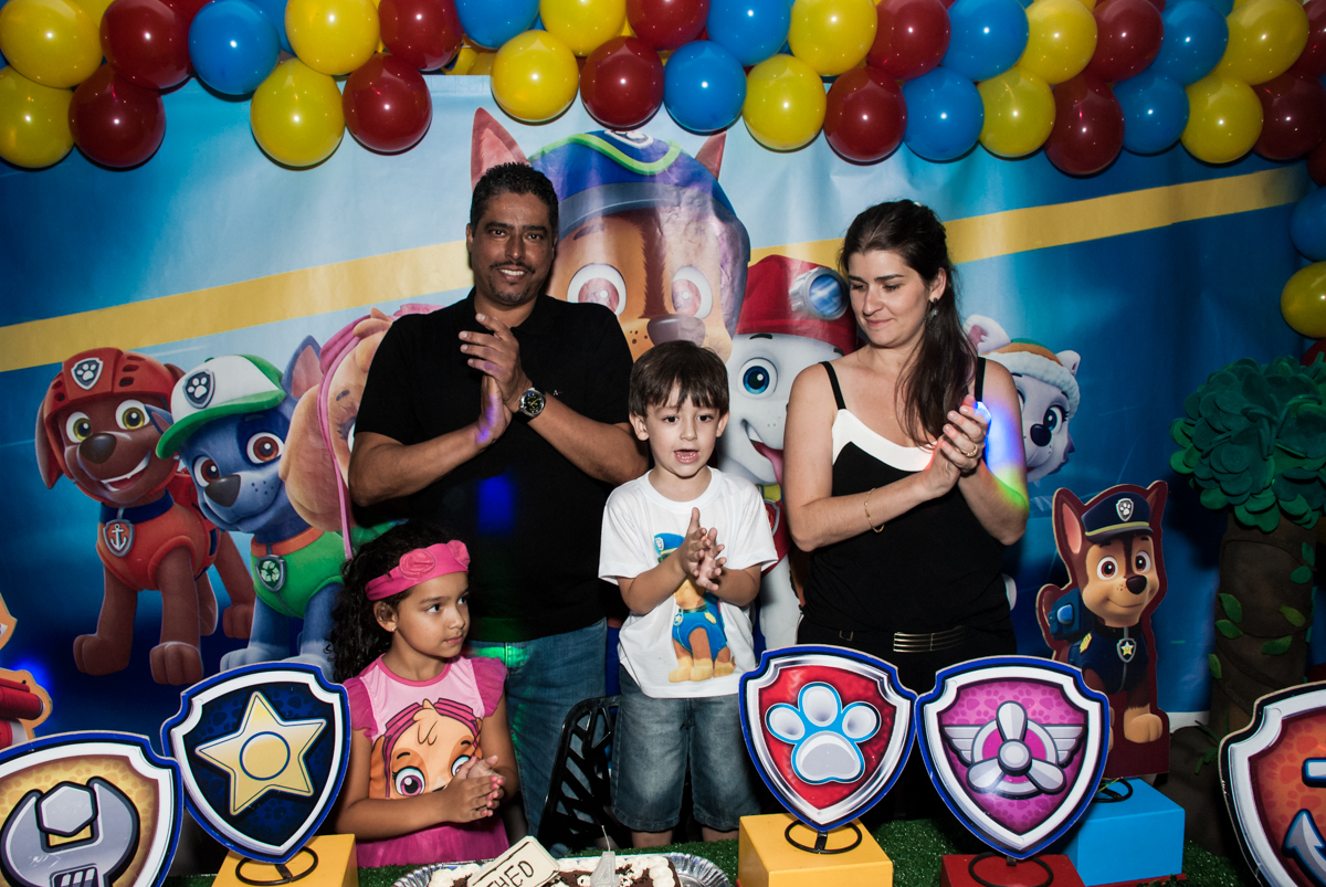 hora do parabéns no Buffet Mega Boom, Santana, São Paulo, aniversário Théo 4 anos tema da festa Patrulha Canina