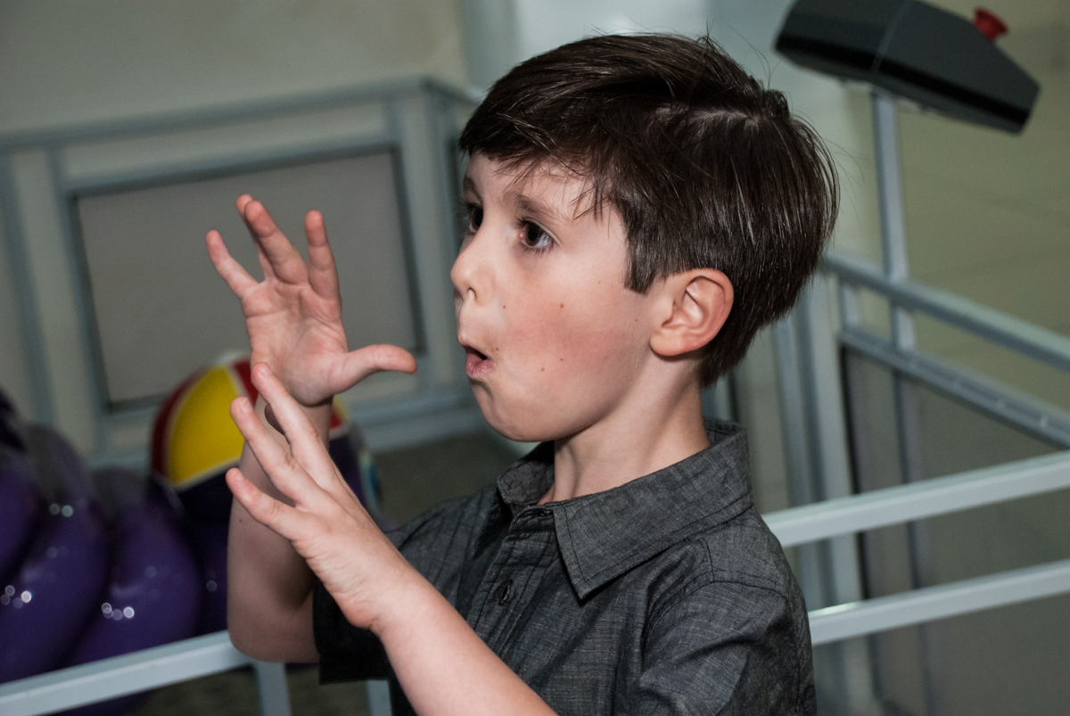 comemorando vitória no jogo de vídeo game no Buffet Boomerang, Cidade Jardim, São Paulo, aniversario de Lucas 6 anos, tema da festa, lego