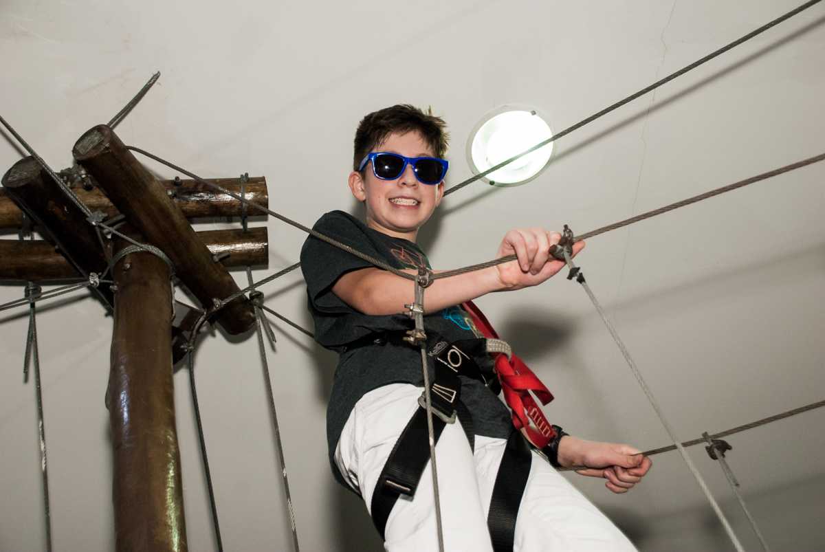 diversão na tirolesa no Buffet Boomerang, Cidade Jardim, São Paulo, aniversario de Lucas 6 anos, tema da festa, lego
