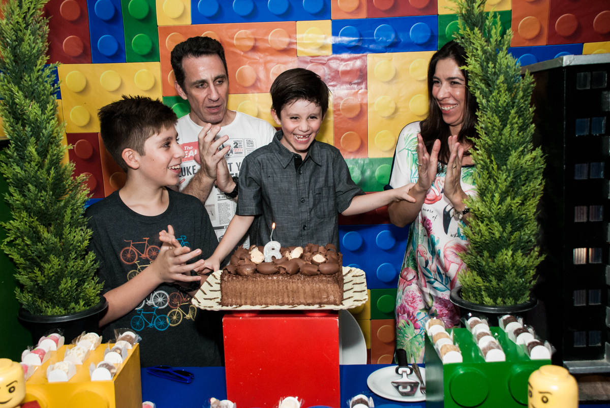 hora do parabéns no Buffet Boomerang, Cidade Jardim, São Paulo, aniversario de Lucas 6 anos, tema da festa, lego